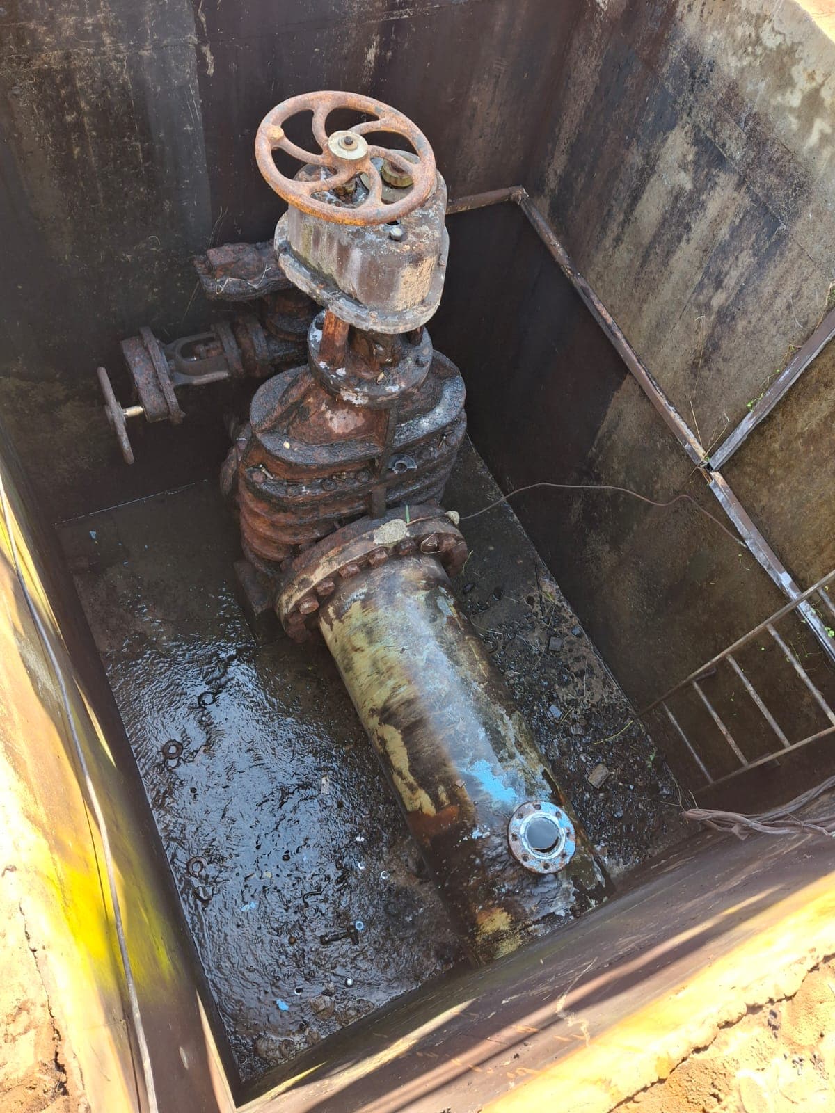 Amatola Water – Nahoon Dam Pipe Repairs - Steel pipe welding and jointing