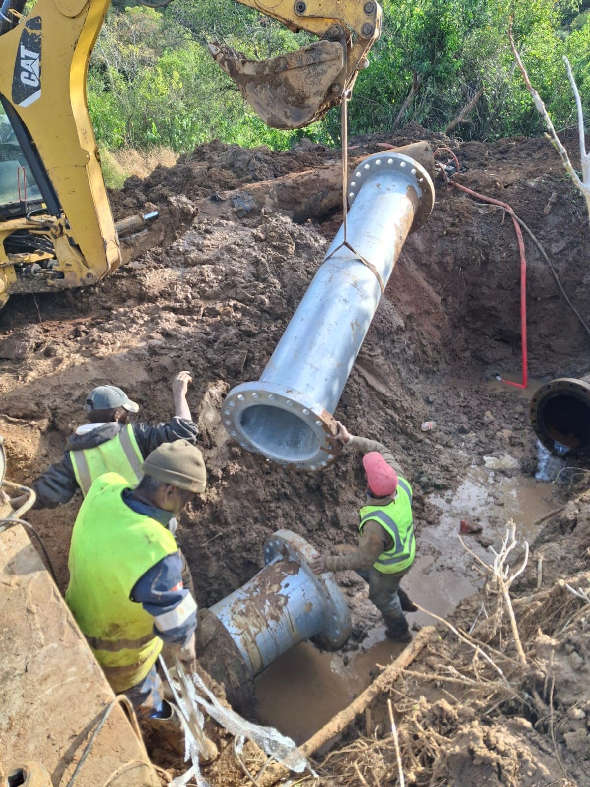 Amatola Water – Nahoon Dam Pipe Repairs - Concrete thrust block reinforcement