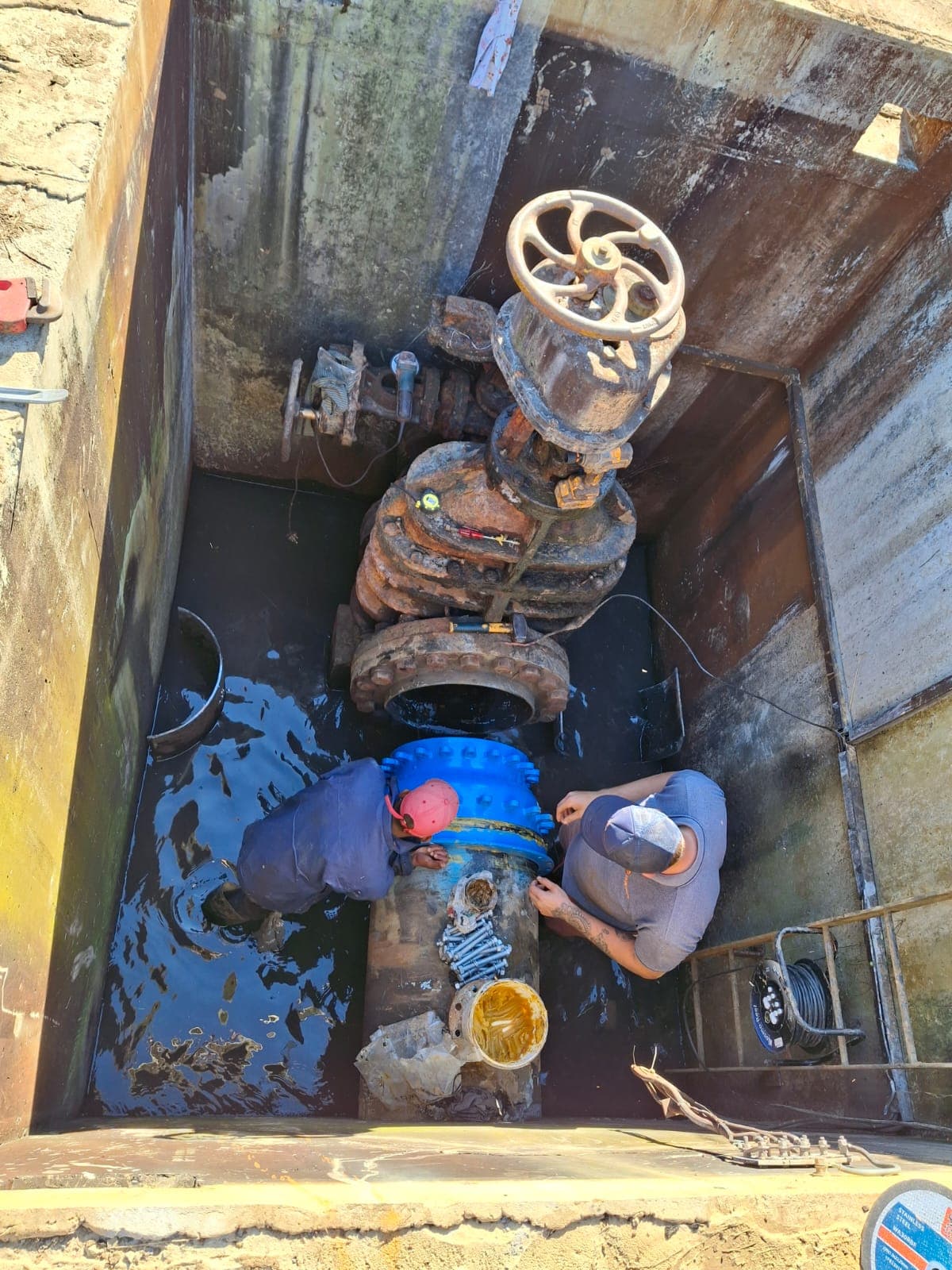 Amatola Water – Nahoon Dam Pipe Repairs - Water pressure gauge installation