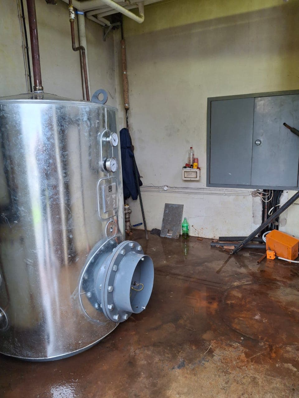 Selborne High School – Hot Water Tank Installation - Electrical heating element wiring